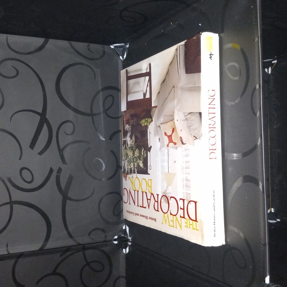 Hard back Decorating Book - Picture 4 of 6